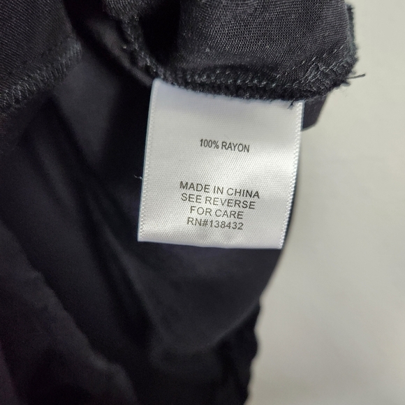 Modcloth Womens Black So Field With Joy Roll Tab Sleeve Romper-Size L - Picture 12 of 12